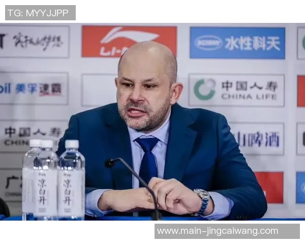 核心缺席仍能笑傲同城德比雅尼斯归来令首钢还魂